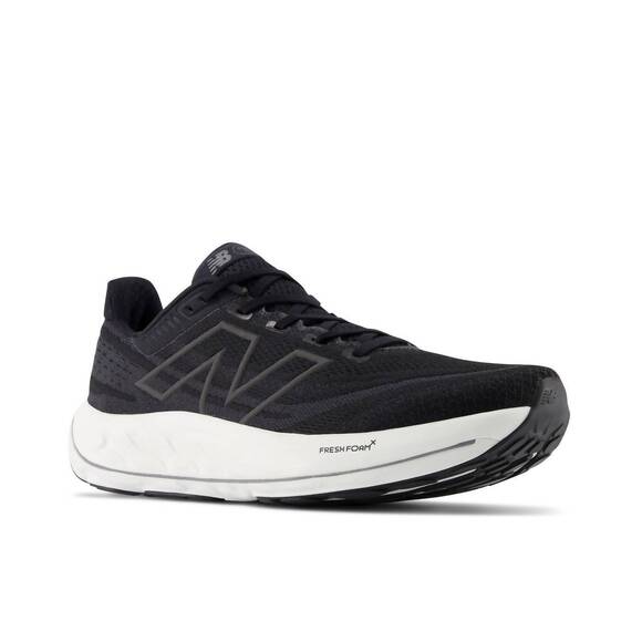 NEW NEW BALANCE men's vongo v6 sneakers in black/white
